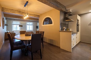 CASA ROYAL - Cité 500m, free public car park 200m, WIFI, Cité view terrace | ครัวส่วนตัว