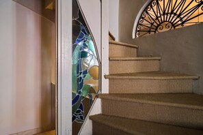 CASA ROYAL - Cité 500m, free public car park 200m, WIFI, Cité view terrace | Wohnbereich
