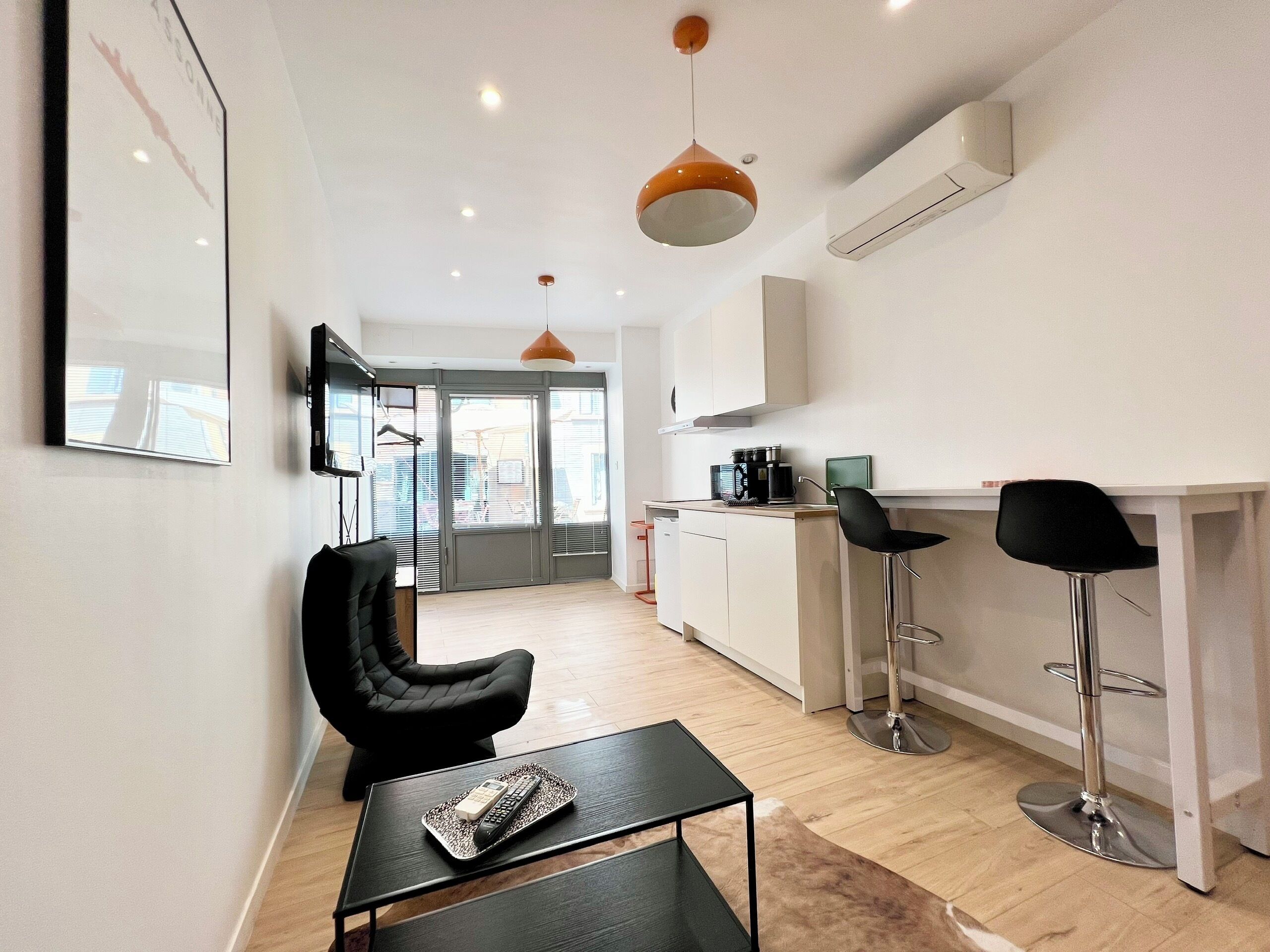 Le vélo - Cité 500m, free public car park 200m, WIFI | Living area