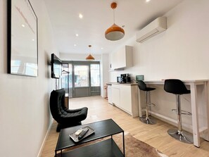 Le vélo - Cité 500m, free public car park 200m, WIFI | Living area - Les appartement de charme du Midi (Carcassonne)