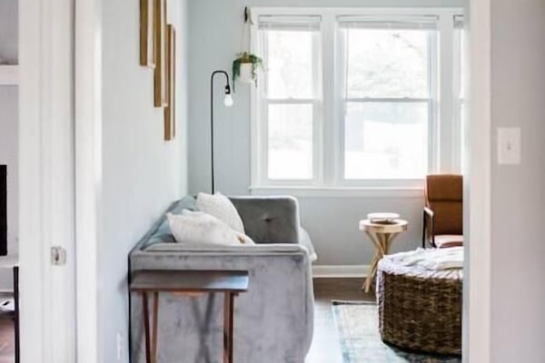 Smart-tv, tv-spel och ett bordtennisbord