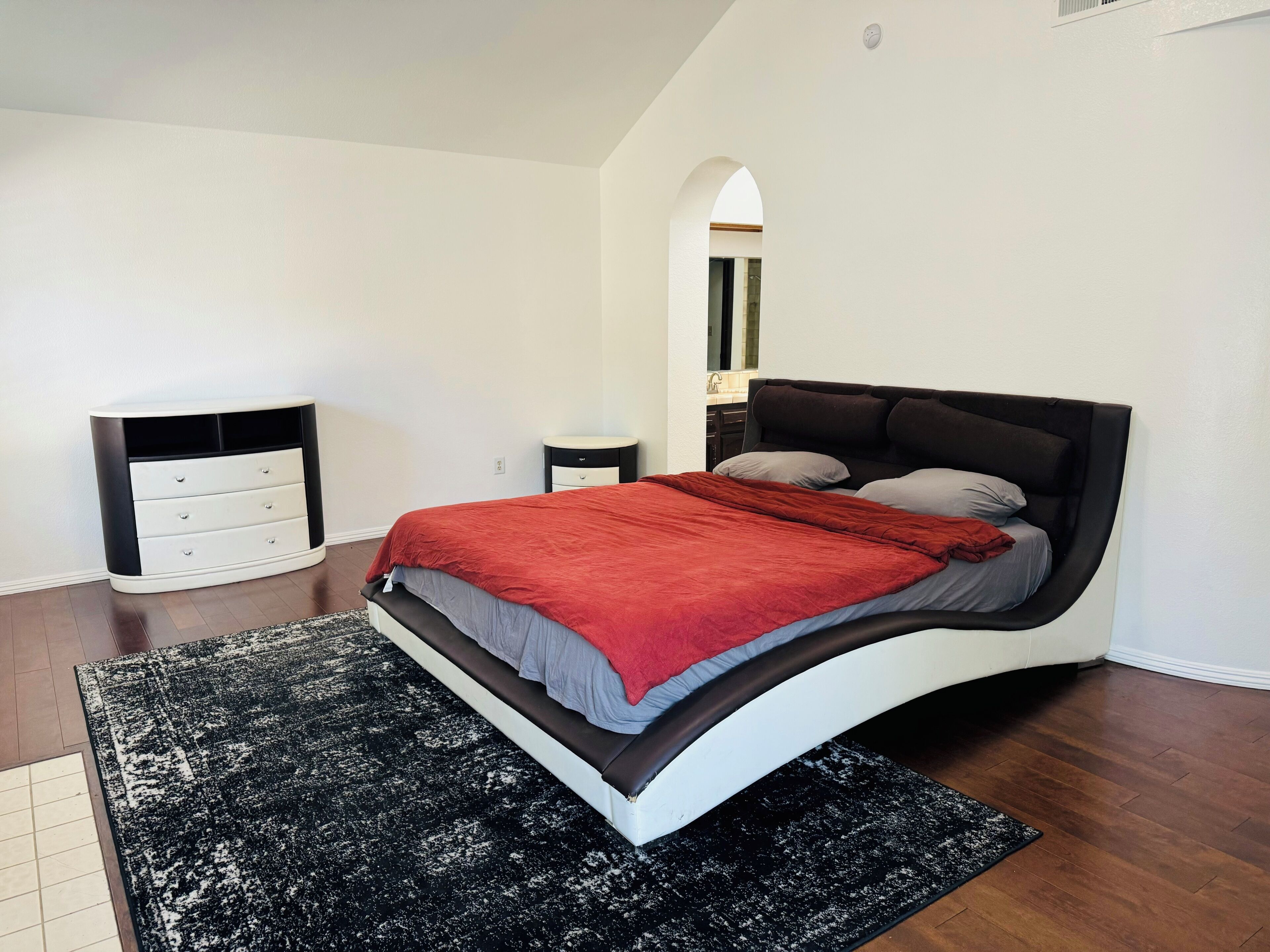 4 bedrooms, desk, free WiFi, bed sheets