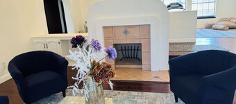 Spacious 4-bedroom house in lovely Bakersfield country club area with pool