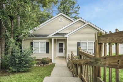 Quiet Cul-de-sac, Hot Tub, Pac-Man, Newly Renovated!