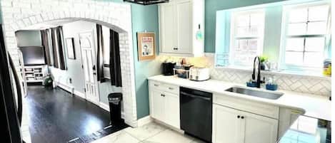 Microondas, horno, placa de cocina, lavavajillas