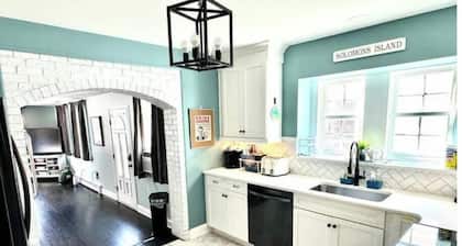 Roomy 6 bedroom home in the heart of Solomons, MD