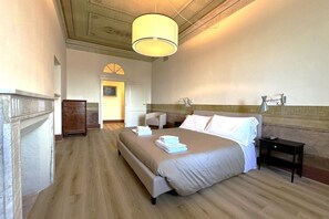 3 bedrooms, iron/ironing board, WiFi, bed sheets - Le Logge-la Capitana (Siena)