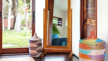 Superior Studio Suite, 1 King Bed, Lanai, Garden View | Terrace/patio