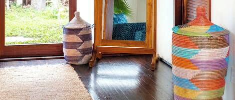 Superior Studio Suite, 1 King Bed, Lanai, Garden View | Terrace/patio