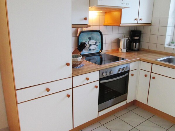 House | Private kitchen | Highchair - Haus in Ostfriesland mit Garten (Dornum)