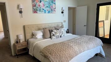 5 Schlafzimmer, Schreibtisch, Bügeleisen/Bügelbrett, kostenloses WLAN