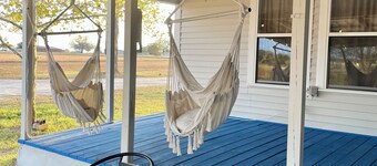 Sunset Over Shiner - Beautiful Country Views! 3 miles to brewery