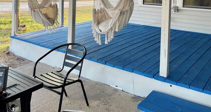 Sunset Over Shiner - Beautiful Country Views! 3 miles to brewery