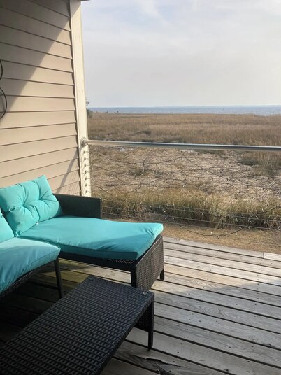 Cozy 2-bedroom condo with a view of the Neuse River in fantastic New Bern