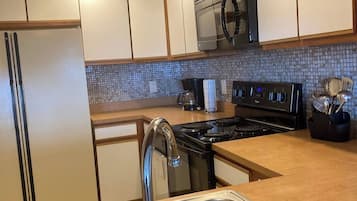 Frigorífic, microones, forn i placa de cuina