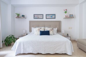 1 chambre, coffre-fort, bureau, fer et planche à repasser