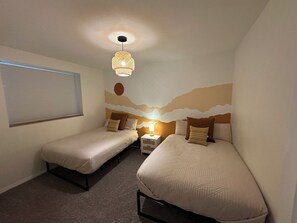 3 slaapkamers, een strijkplank/strijkijzer, wifi, beddengoed