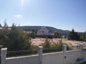 Property grounds - Comfortable loft with free wifi overlooking Palais Iavoloha (Antananarivo)