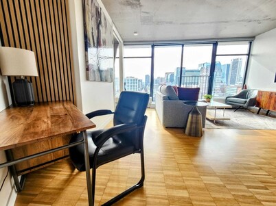 Downtown Escape – Walk to Cruise Ships & Waterfront | 2 Comfy Beds