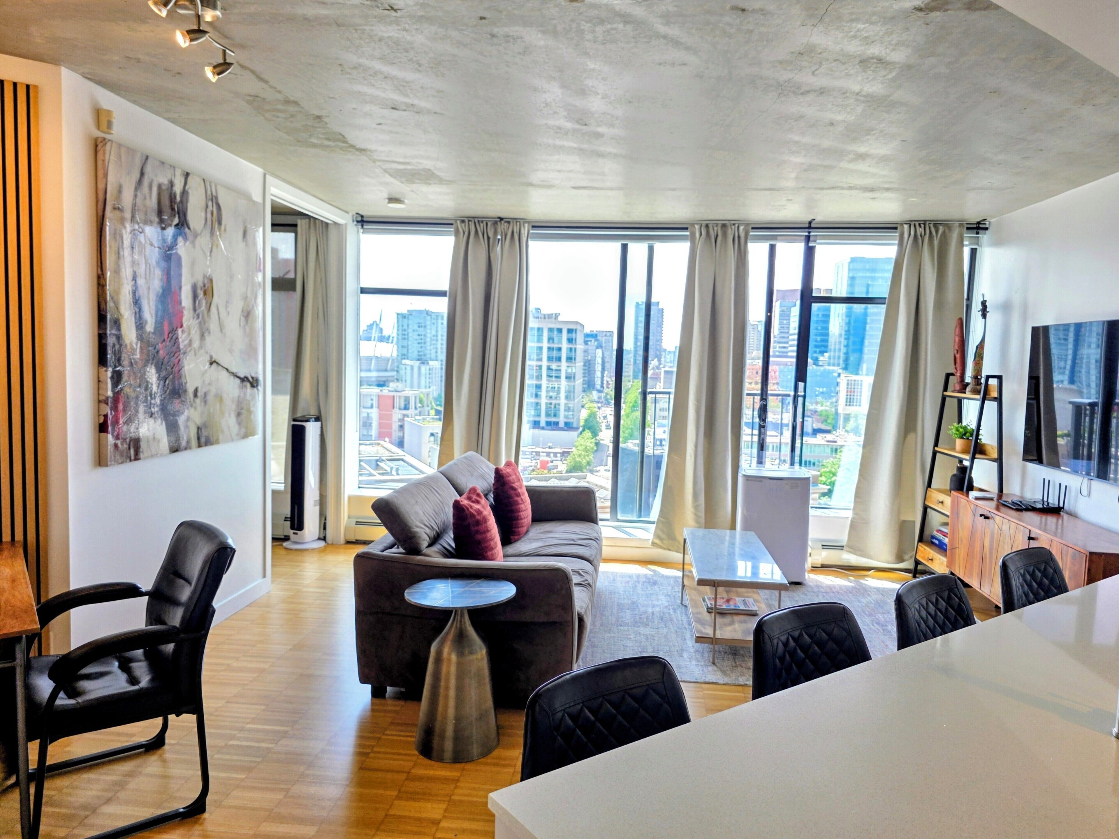 Downtown Escape  Walk To Cruise Ships & Bc Place | 3 Comfy Beds - Vancouver
