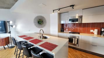 Fridge, microwave, oven, stovetop