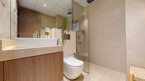 Hair dryer, towels - Avanos Residence - Captivating Studio in JVC (Jumeirah Village Circle)