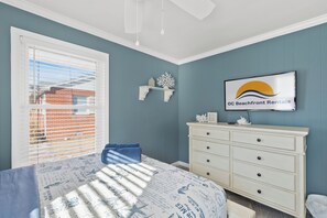 4 bedrooms, iron/ironing board, free WiFi, bed sheets