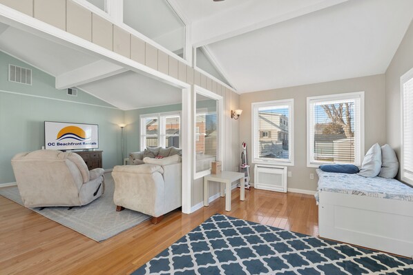 Smart TV - Pet Friendly Bayside HotTub Grill Bikes Kayaks (Ocean City)