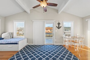 4 bedrooms, iron/ironing board, travel cot, free WiFi - Pet Friendly Bayside HotTub Grill Bikes Kayaks (Ocean City)