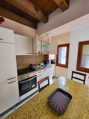 Private kitchen - In the historic center of Monfalcone, apartment with 4 beds... (Monfalcone)