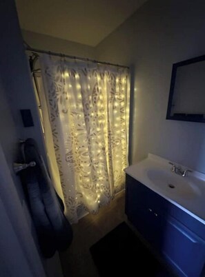 Toallas, jabón, papel de baño