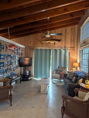 TV - Deep Water Home located in White Marlin Beach Neighborhood (Islamorada)