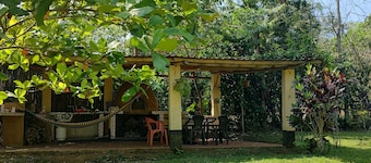 Bamboo cabin with 1 double bed