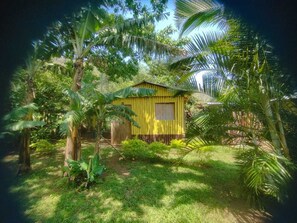 Exterior - Bamboo cabin with 1 double bed (Dos Amates)