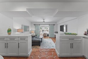 Interior - Perfect Palm Beach Location.
Classic, spacious  1-bedroom condo, suite with AC.  (Palm Beach)