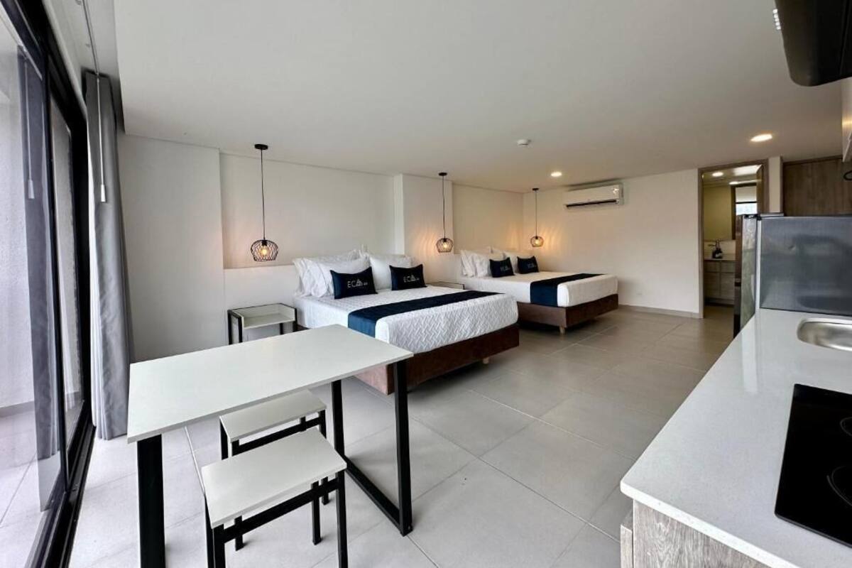 Familiestudio, parkutsikt | Safe på rommet, skrivebord for bærbar PC og blendingsgardiner