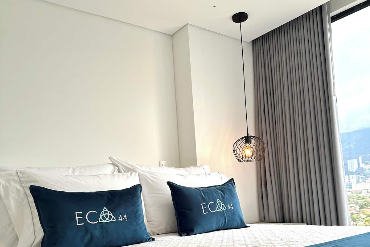 1 bedroom, in-room safe, laptop workspace, blackout curtains