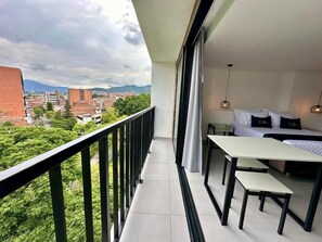 In-room safe, laptop workspace, blackout curtains, free WiFi - Hotel ECO 44 (Medellín)