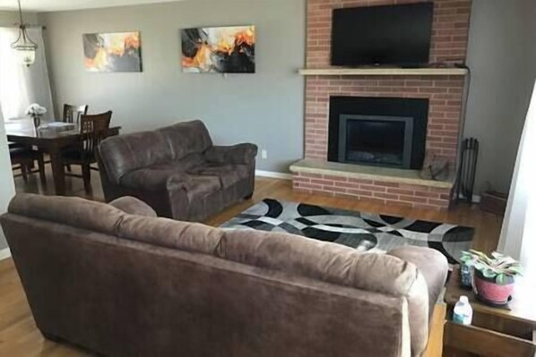 Televisión, chimenea