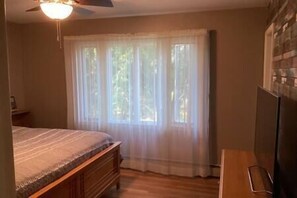 3 habitaciones, tabla de planchar con plancha, wifi y ropa de cama