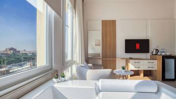 Junior Studio Suite, Hot Tub, Mountain View