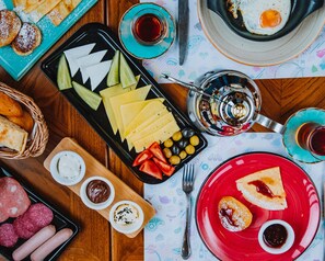 Free daily buffet breakfast - Mazar Pyramids Hotel (Giza)