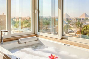 Panoramic Studio Suite, Hot Tub, Mountain View | Private spa tub
