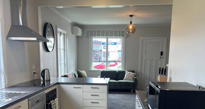Charming 3-bedroom cottage in marvelous Cambridge.