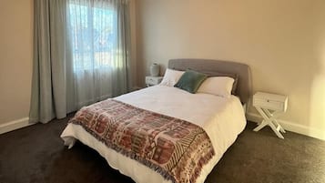 3 bedrooms, iron/ironing board, WiFi, bed sheets
