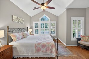 3 bedrooms, desk, iron/ironing board, free WiFi