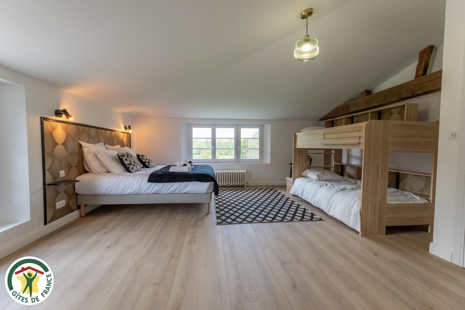 Lit parapluie, Wi-Fi gratuit, draps fournis