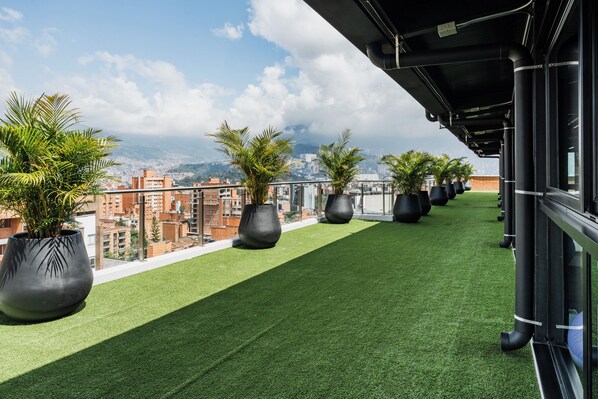 Rooftop terrace - Kyux by Jalo (Medellín)