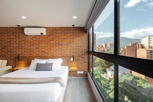 Business Apartment | Premium bedding, in-room safe, desk, laptop workspace