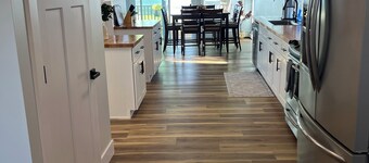 Charming 3-bedroom cottage on the lake in lovely Linden with a beautiful view! 